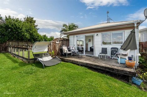 Photo of property in 51 Queen Mary Avenue, New Lynn, Auckland, 0600