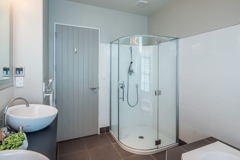 Photo of property in 2 Fairway Oaks Drive, Waikanae Beach, Waikanae, 5036