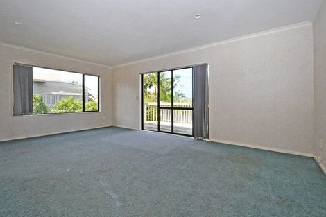 Photo of property in 9 Breenagh Place, Massey, Auckland, 0614