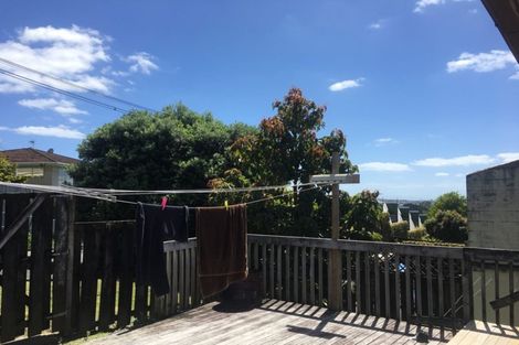 Photo of property in 2/495 Glenfield Road, Glenfield, Auckland, 0629