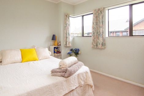 Photo of property in 15 Hanmer Place, Highbury, Palmerston North, 4412