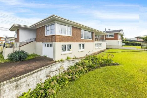 Photo of property in 520 Glenfield Road, Glenfield, Auckland, 0629