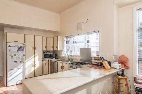 Photo of property in 104 Kilbirnie Crescent, Kilbirnie, Wellington, 6022