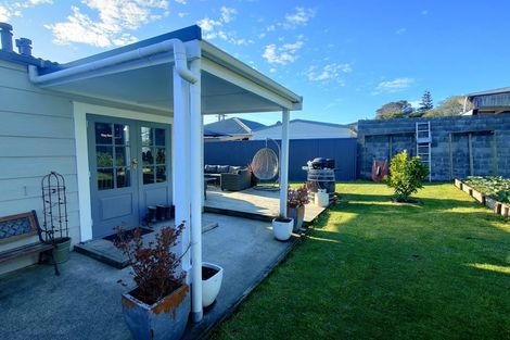 Photo of property in 108 Waikawa Road, Picton, 7220