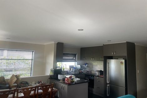 Photo of property in 2/21a Ludlow Terrace, Totara Vale, Auckland, 0627