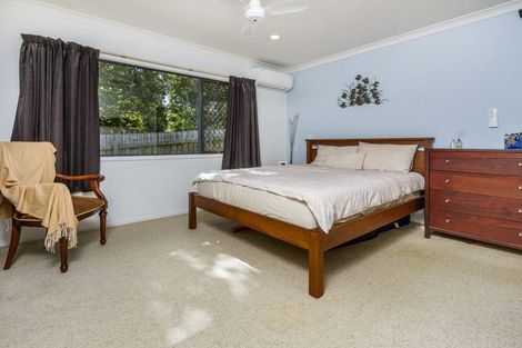 Photo of property in 1/6 Wykeham Place, Glenfield, Auckland, 0629
