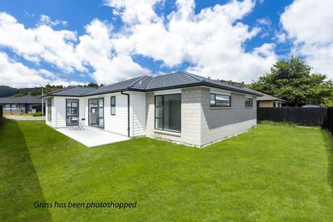 Photo of property in 8 Passchendaele Grove, Trentham, Upper Hutt, 5018