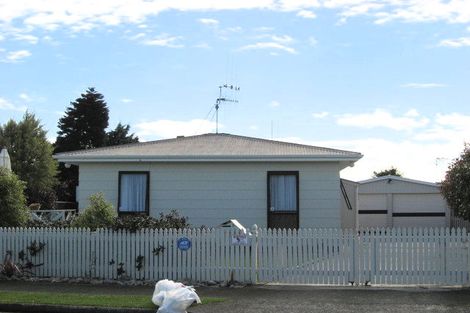 Photo of property in 3 Nikau Street, Levin, 5510