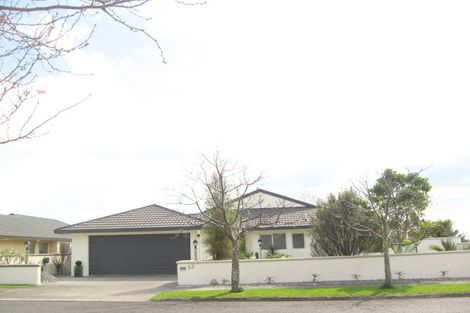 Photo of property in 12 Shelter Grove, Frankleigh Park, New Plymouth, 4310