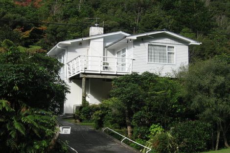 Photo of property in 137 Pinehaven Road, Pinehaven, Upper Hutt, 5019