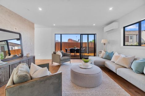 Photo of property in 2/21 Eastcliffe Road, Castor Bay, Auckland, 0620