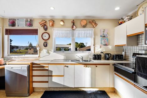 Photo of property in 35 Charles Street, Westshore, Napier, 4110