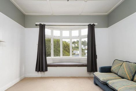 Photo of property in 190 Newlands Road, Newlands, Wellington, 6037