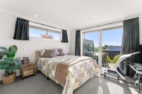 Photo of property in 210 Waikite Road, Welcome Bay, Tauranga, 3175