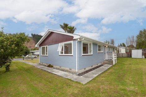 Photo of property in 17 Buckley Grove, Paraparaumu, 5032