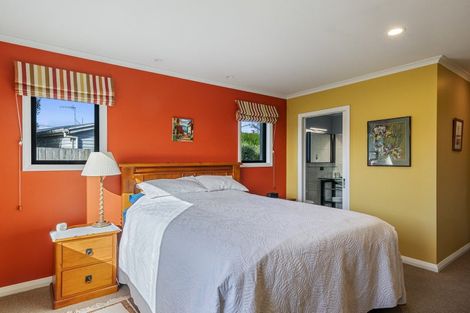 Photo of property in 8a Queenwood Road, Levin, 5510