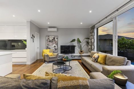 Photo of property in 8 Verley Rise, East Tamaki Heights, Auckland, 2016