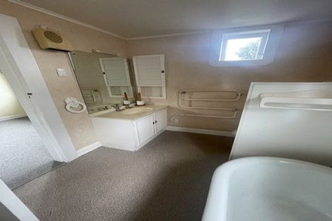 Photo of property in 1 North Avenue, Narrow Neck, Auckland, 0624