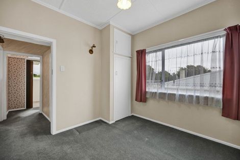 Photo of property in 81 Omata Road, Marfell, New Plymouth, 4310