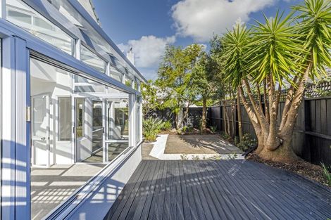 Photo of property in 2/20 Norwood Road, Bayswater, Auckland, 0622