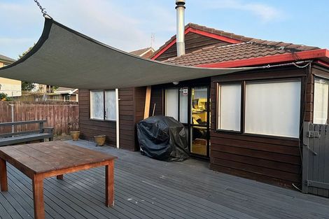 Photo of property in 1/179 Wiseley Road, West Harbour, Auckland, 0618