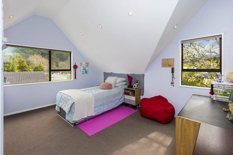 Photo of property in 30 Gemstone Drive, Birchville, Upper Hutt, 5018