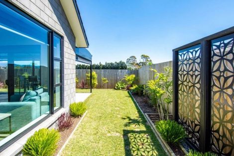 Photo of property in 12 Charlotte Drive, Omokoroa, 3114