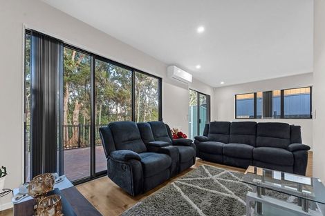 Photo of property in 13 Pumau Place, Flat Bush, Auckland, 2019