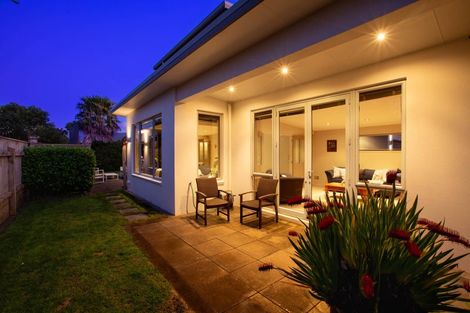 Photo of property in 8 Metzenthin Close, Raumati South, Paraparaumu, 5032