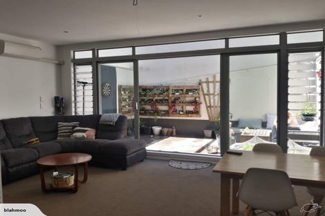 Photo of property in Las Olas De Cuba, 2/35 Torrens Terrace, Mount Cook, Wellington, 6011