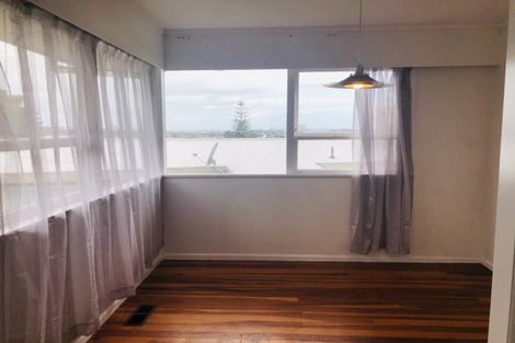 Photo of property in 8 Cheryl Place, Hillcrest, Auckland, 0627