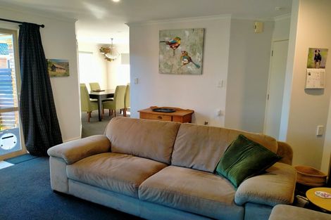 Photo of property in 2 Sovereign Isle Lane, Rototuna, Hamilton, 3210