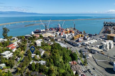 Photo of property in 52 Queens Road, Stepneyville, Nelson, 7010