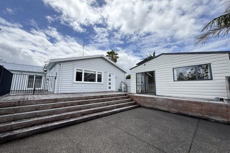 Photo of property in 14 Scarlet Oak Drive, Schnapper Rock, Auckland, 0632