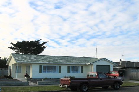 Photo of property in 20 Karaka Street, Otaki Beach, Otaki, 5512