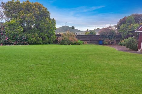 Photo of property in 7 Sunrise Lane, Te Atatu South, Auckland, 0610