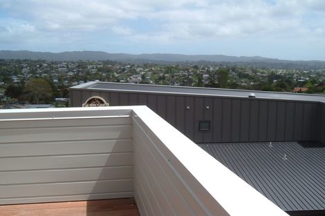 Photo of property in 1 Mataki Way, Glen Eden, Auckland, 0602