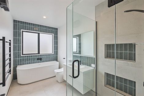 Photo of property in 16 Herridge Street, Woodend, 7691