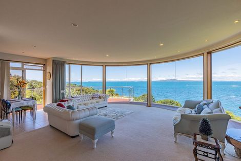 Photo of property in 1/3 Portal Place, Murrays Bay, Auckland, 0630