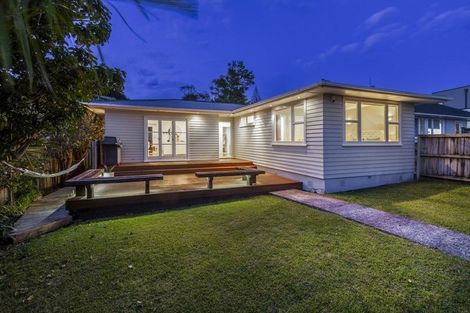 Photo of property in 1/5 September Place, Forrest Hill, Auckland, 0620