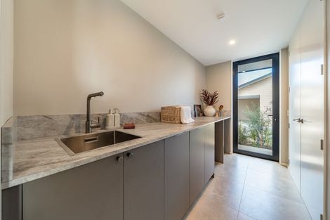 Photo of property in 43 Paekakariki Hill Road, Pauatahanui, Porirua, 5381