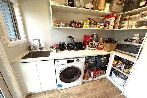 Photo of property in 23 Kaweka Place, Havelock North, 4130