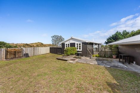 Photo of property in 60 Sarah Street, Waikawa Beach, Levin, 5573