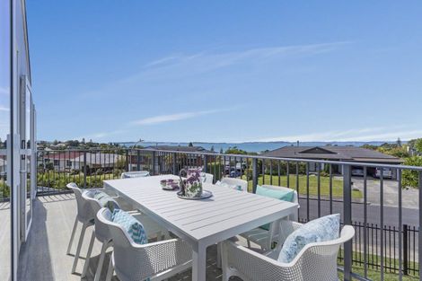 Photo of property in 16 Paisley Street, Mellons Bay, Auckland, 2014