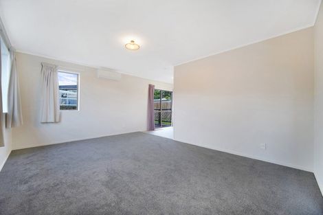 Photo of property in 2/6 Trimdon Street, Randwick Park, Auckland, 2105