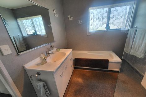 Photo of property in 1 Watts Street, Waipawa, 4210