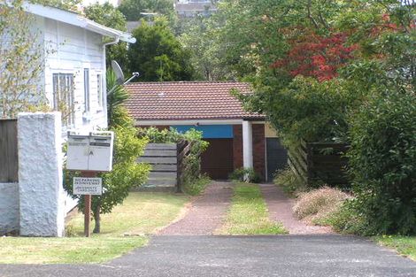 Photo of property in 2/4a Park Avenue, Northcote, Auckland, 0626