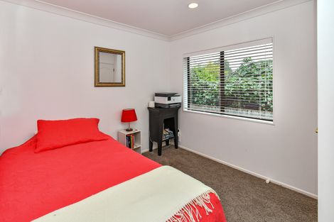 Photo of property in 2/27 Queen Street, Papakura, 2110