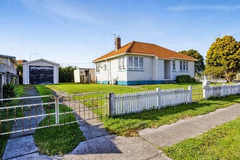 Photo of property in 2 Waihi Road, Hawera, 4610