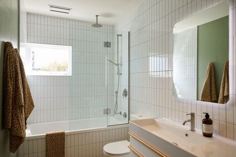 Photo of property in 76 Cannon Hill Crescent, Mount Pleasant, Christchurch, 8081